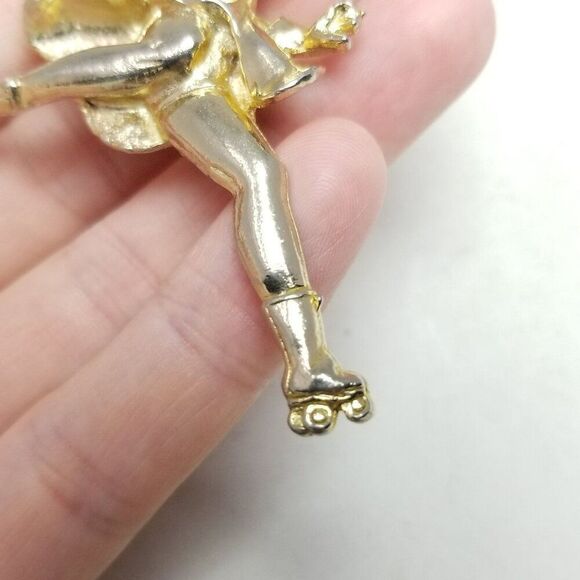 Vintage Figure Skater or Roller Skating Bonny Girl Brooch, Gold Tone Lapel Pin - Picture 6 of 8